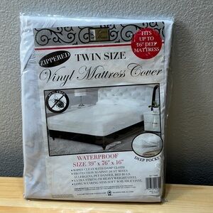 Twin Size White Vinyl Zippered Mattress Cover